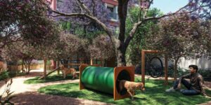 Espaçoso Pet Place no condomínio Reserva Ubiatans com túneis e briquedos para subir e pular
